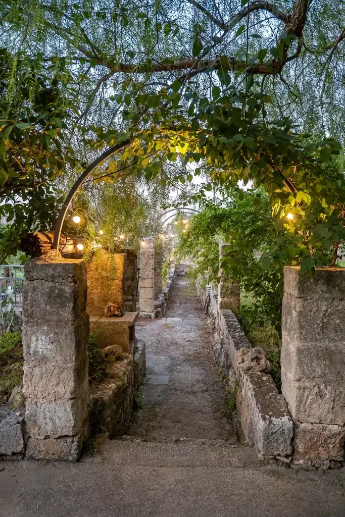 Entrances and courtyard of Masseria De Donno
