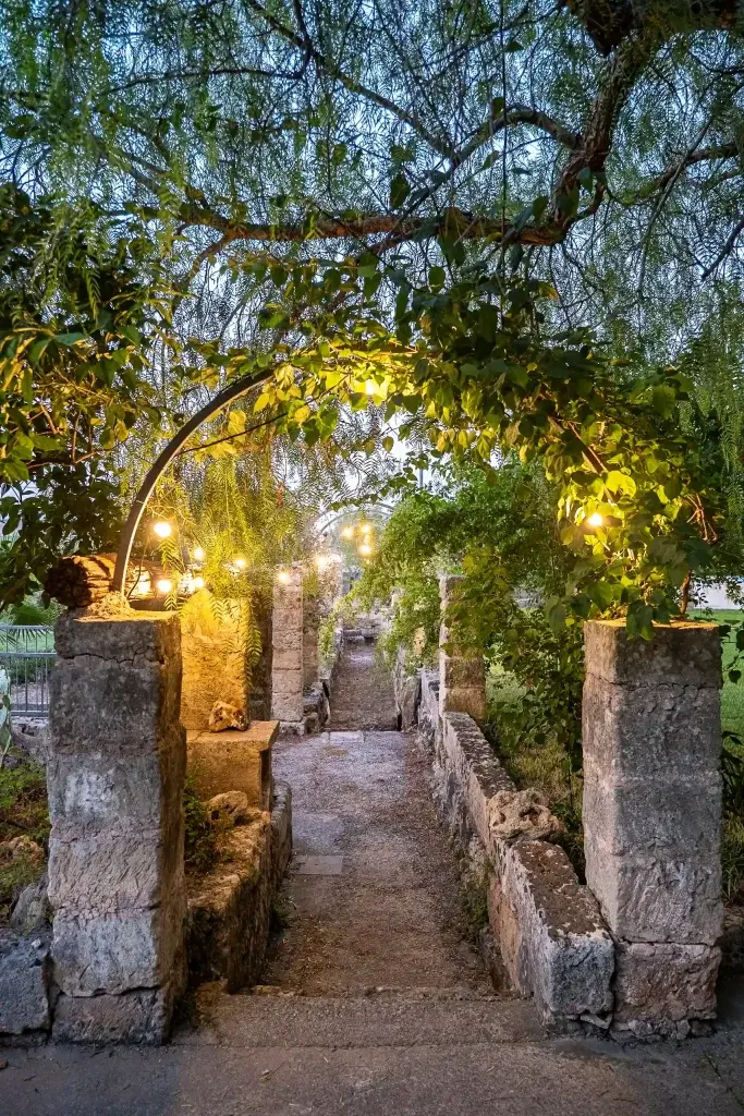 Entrances and courtyard of Masseria De Donno