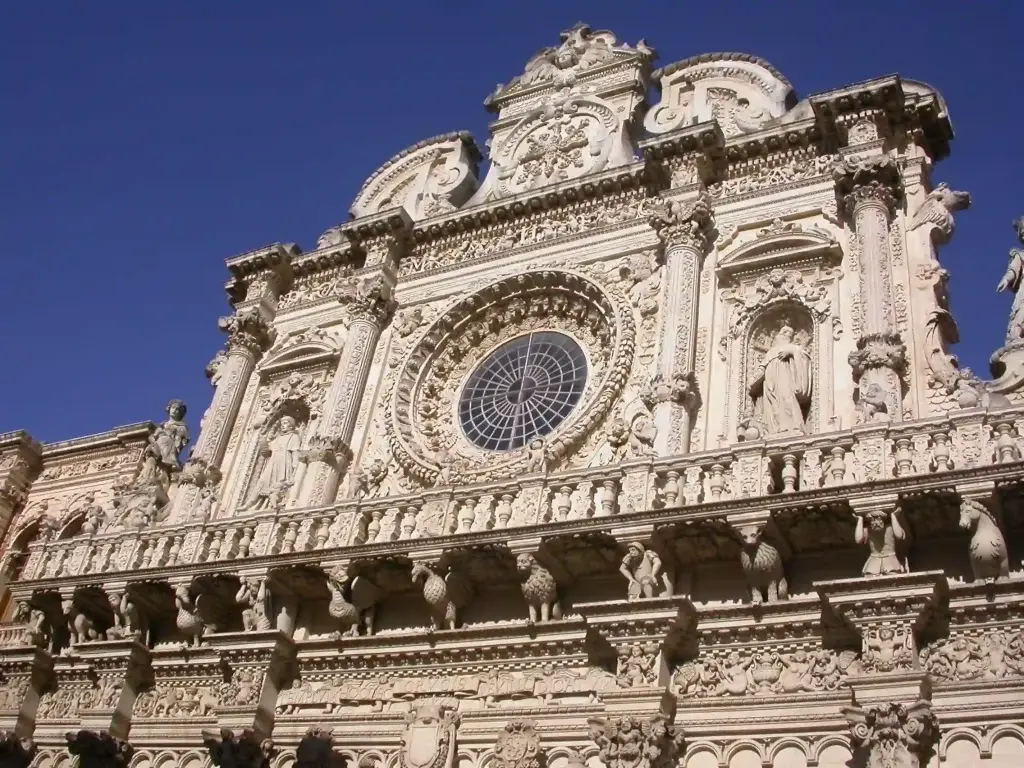 Tra Borghi Storici, Mari Leggendari e Tesori Nascosti. Viaggio nell’Anima Autentica del Mediterraneo